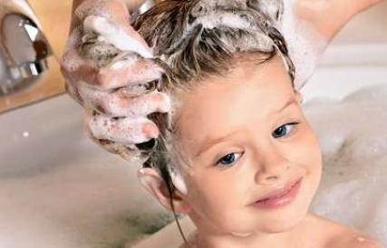 Как мыть голову новорожденному ребенку