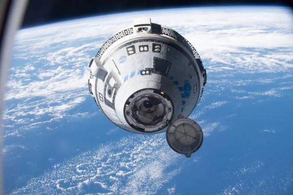 Возвращение застрявших на МКС астронавтов с Boeing Starliner могут поручить SpaceX